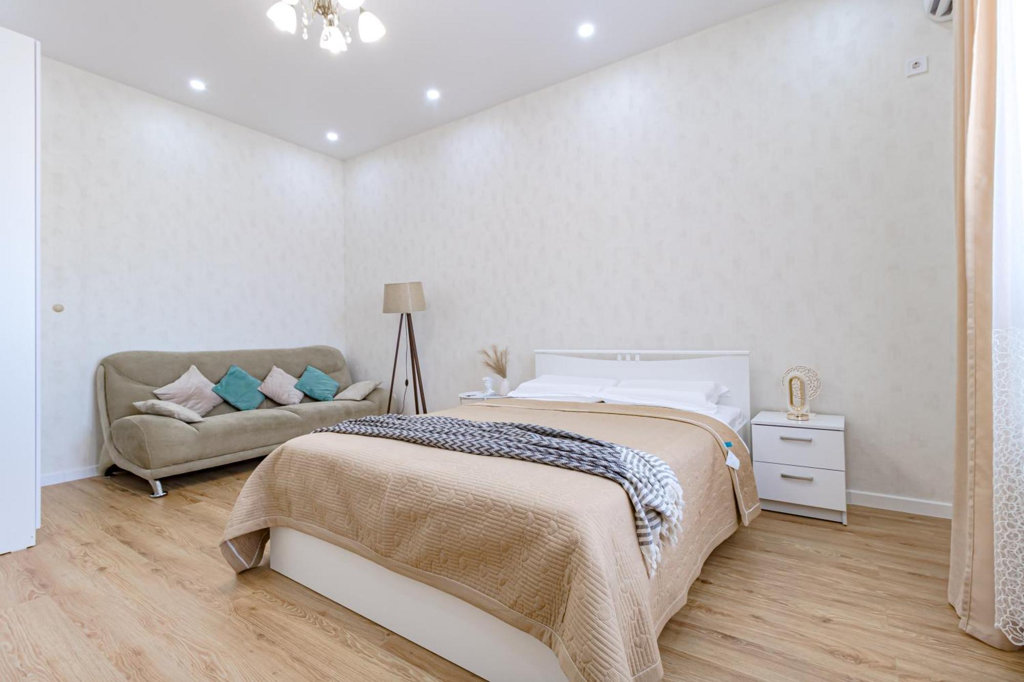 центр левого берега удобно для туристов командированных Apartment *