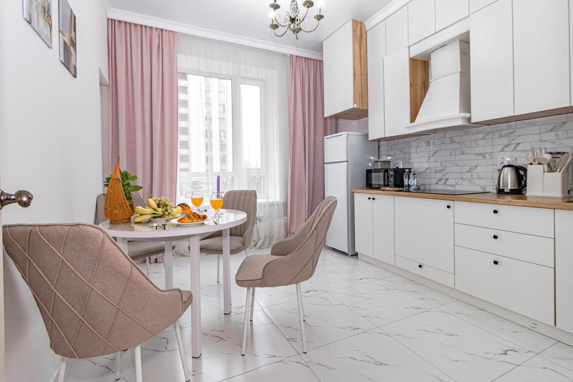 центр левого берега удобно для туристов командированных Apartment *